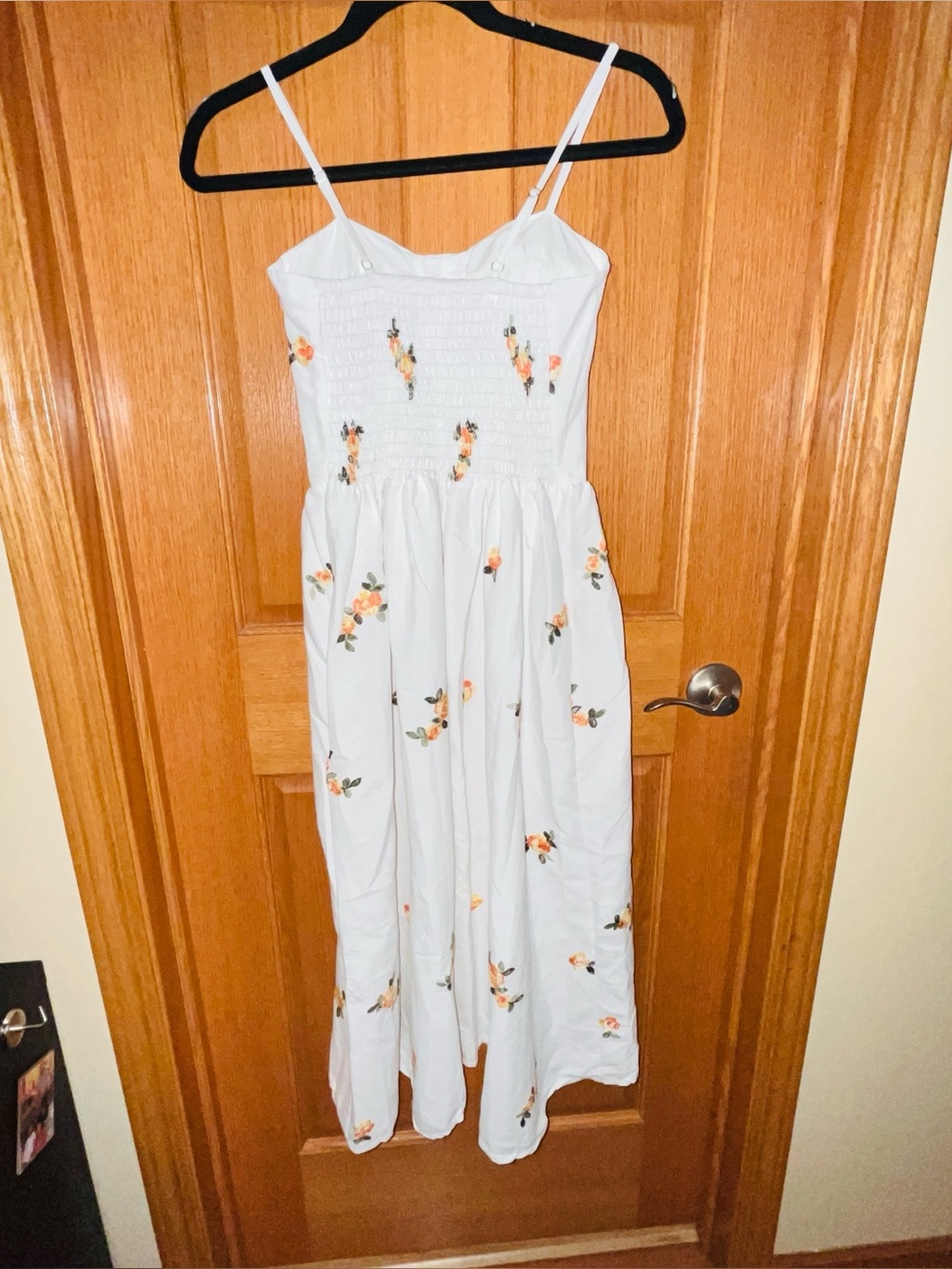 Brand New without tag White Spaghetti-Strap Floral  padded Midi Dress embroidere